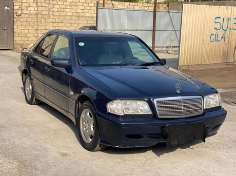Mercedes C 180