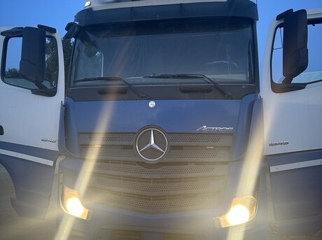 Mercedes Actros 1844
