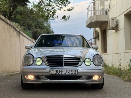 Mercedes E 220