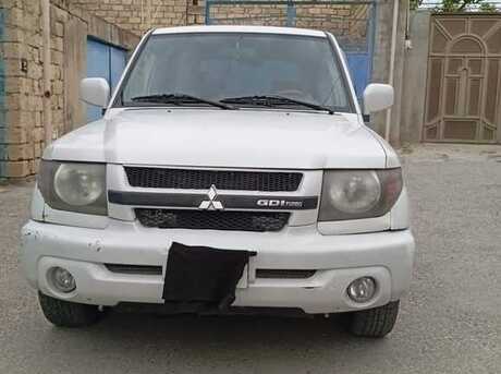 Mitsubishi Pajero io