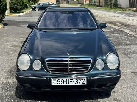 Mercedes E 200
