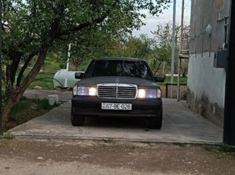Mercedes 190