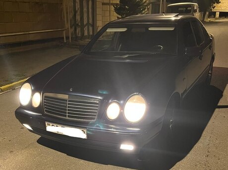 Mercedes E 200