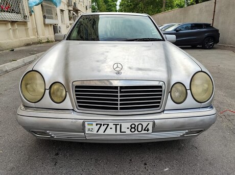 Mercedes E 240
