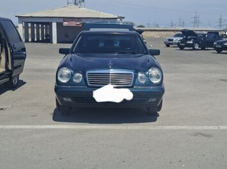 Mercedes E 240