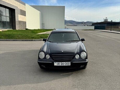 Mercedes E 220