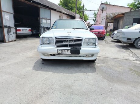 Mercedes 200 E