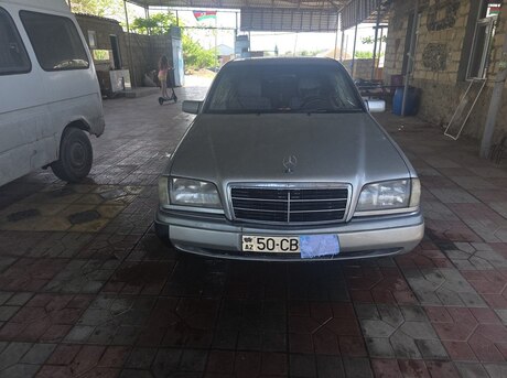 Mercedes C 200