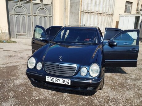 Mercedes E 240