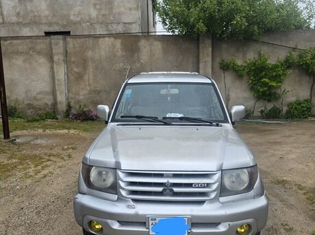 Mitsubishi Pajero io