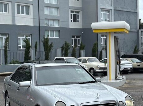 Mercedes E 220