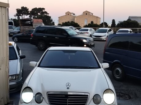 Mercedes E 220