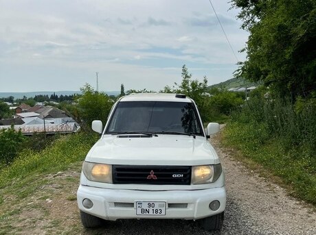 Mitsubishi Pajero io