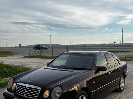 Mercedes E 240