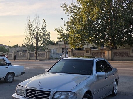 Mercedes C 240
