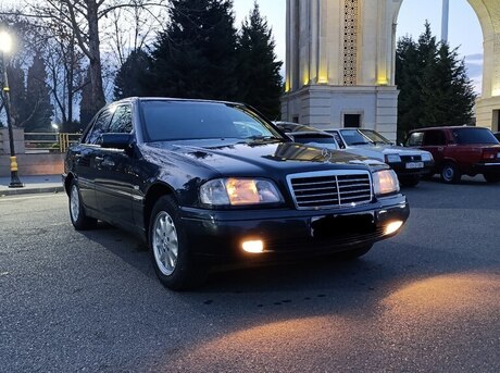 Mercedes C 180