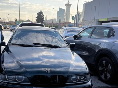 BMW 523