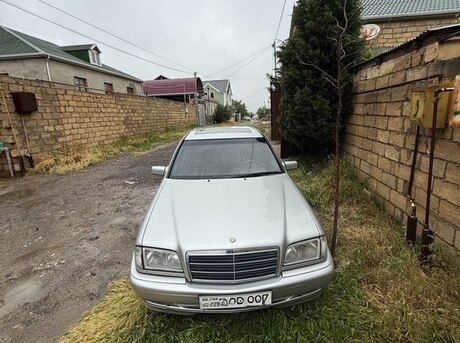 Mercedes C 200