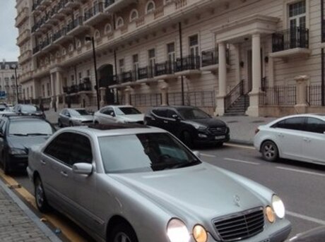 Mercedes E 270