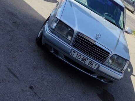Mercedes 220 E