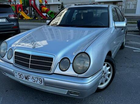 Mercedes E 220