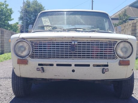 LADA (VAZ) 21011