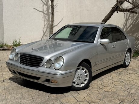Mercedes E 240