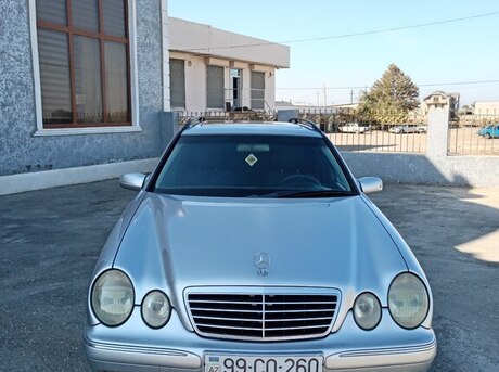 Mercedes E 240