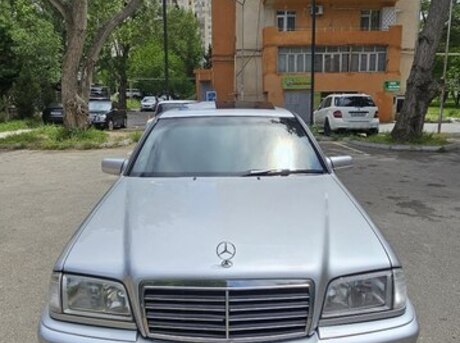 Mercedes C 200