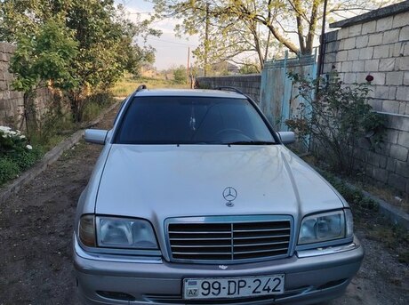 Mercedes C 200