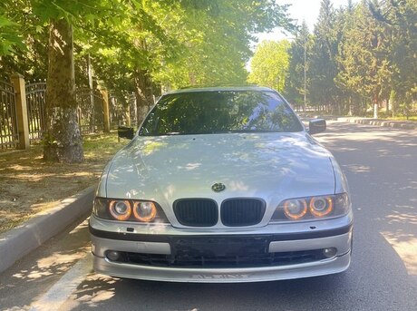 BMW 528