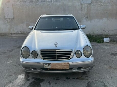 Mercedes E 200