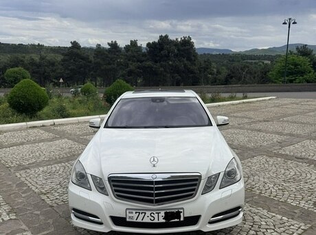 Mercedes E 200