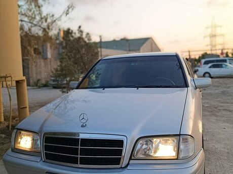 Mercedes C 180