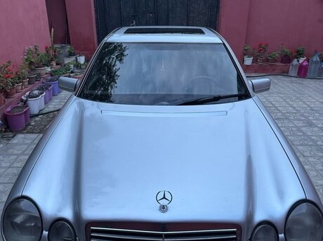 Mercedes E 230