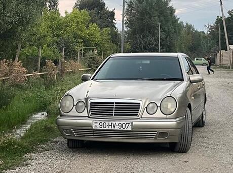 Mercedes E 240