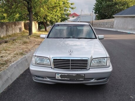 Mercedes C 200