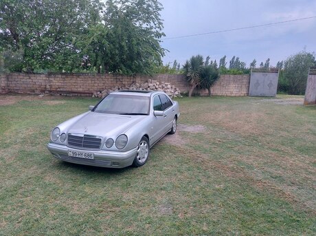 Mercedes E 230