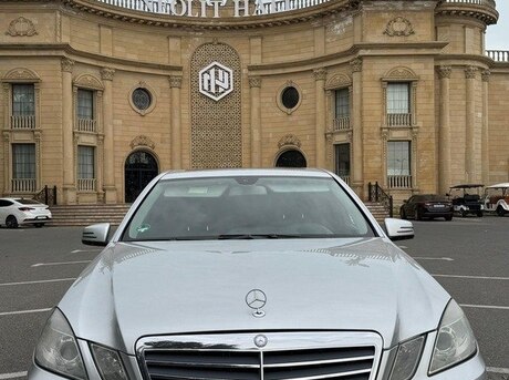 Mercedes E 220