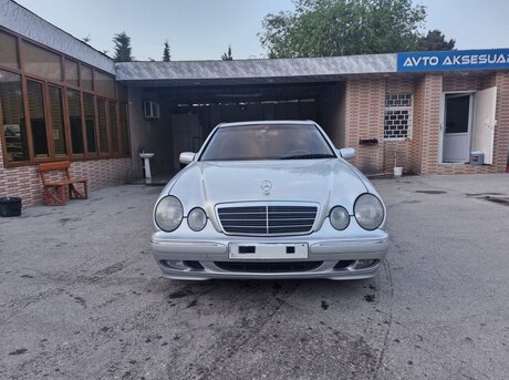 Mercedes E 220