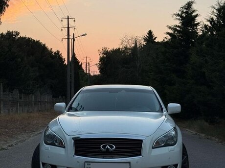 Infiniti Q70S