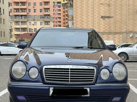Mercedes E 240