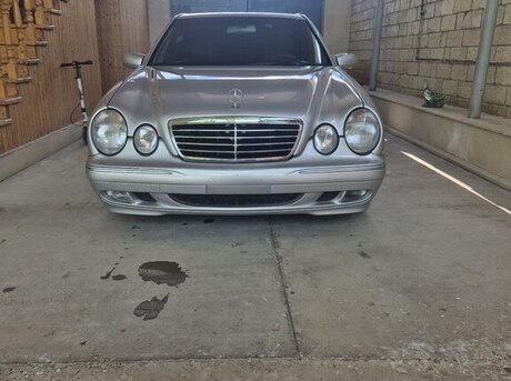 Mercedes E 220