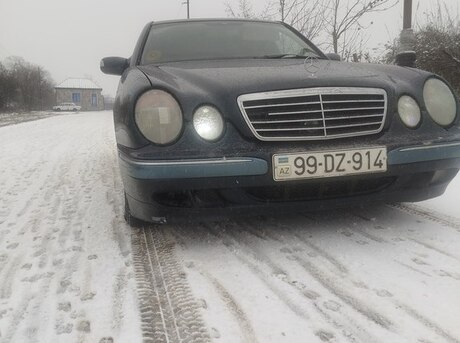 Mercedes E 220