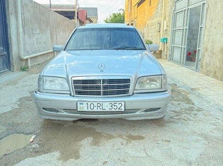 Mercedes C 200