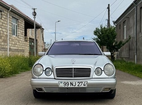 Mercedes E 230