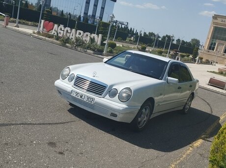 Mercedes E 200