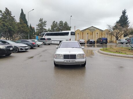 Mercedes E 220