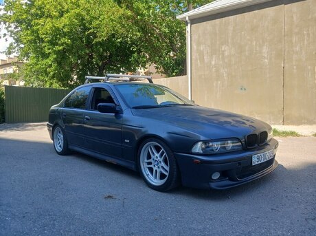 BMW 523