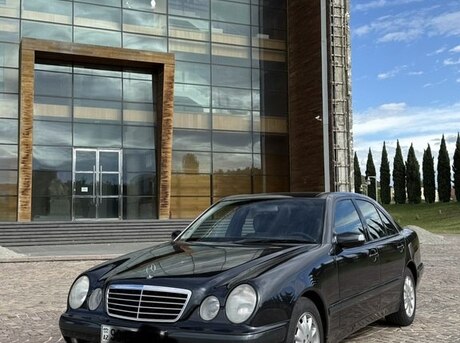 Mercedes E 240